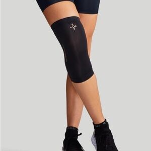 Tommie Copper Set of 2 Infrared Compression Knee Sleeves in Black Medium